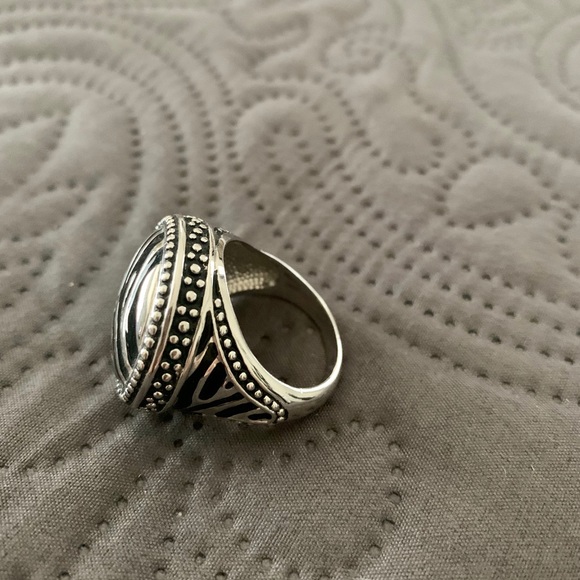 Silver Zebra Pattern ring. Size 10 - Picture 3 of 5